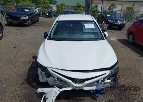 2022 Toyota Camry Se z USA, uszkodzony, nr VIN 4T1G11AK8NU045507